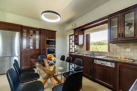 Dining Room, Kitchen