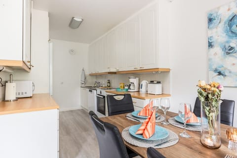 Fully equipped kitchen with dining table