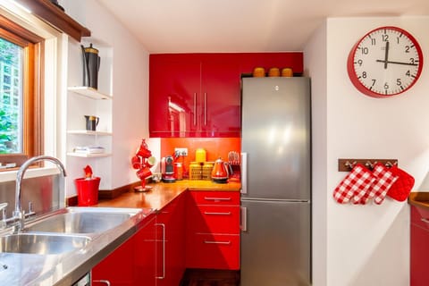 The Pool House Kitchen - StayCotswold