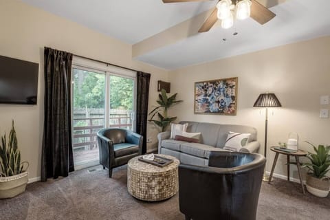 Home Decor, Furniture, Table, Indoors, Living Room