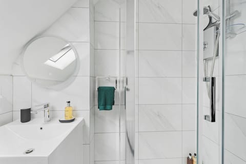 En-suite with shower