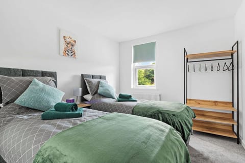 Bedroom 1 showing 2 singles that can be made as a king size bed.