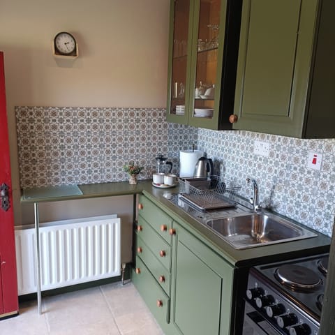 Lovely cozy Kitchen with electric cooker and oven. Kettle, toaster and Air fryer all available. 