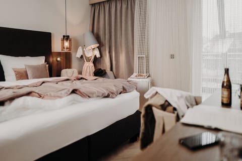 In-room safe, desk, soundproofing, free WiFi