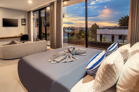Suite, Pool View | 1 bedroom, free WiFi