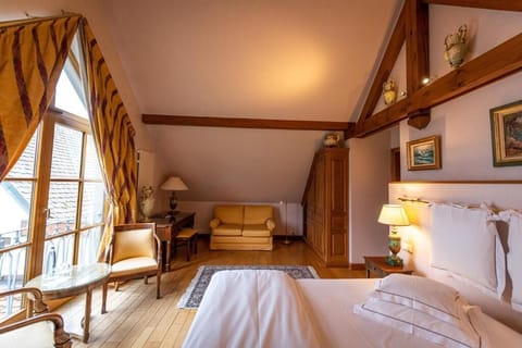 Desk, soundproofing, iron/ironing board, free WiFi