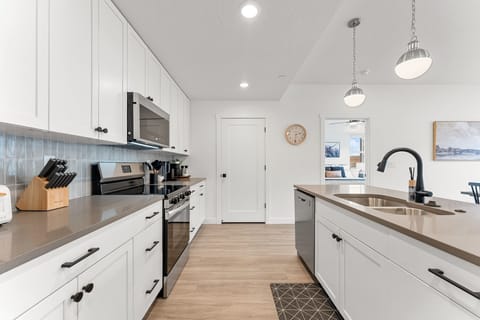 Condo, 2 Bedrooms | Private kitchen | Fridge, oven, coffee/tea maker, toaster