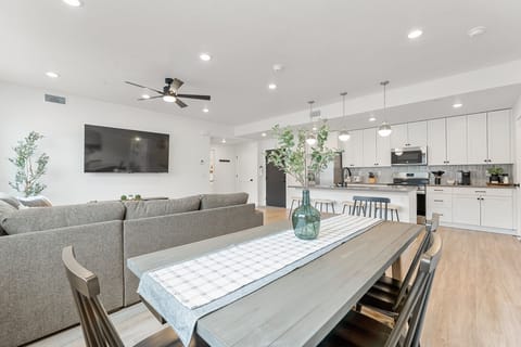 Condo, 2 Bedrooms | Interior