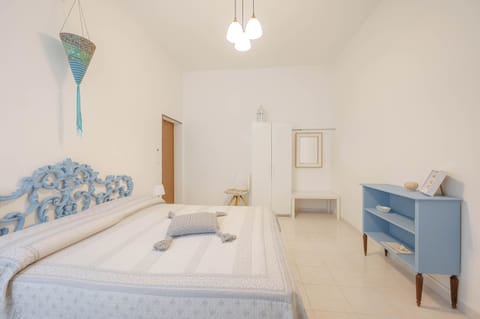 Comfort Condo | 2 bedrooms, Egyptian cotton sheets, premium bedding, down comforters