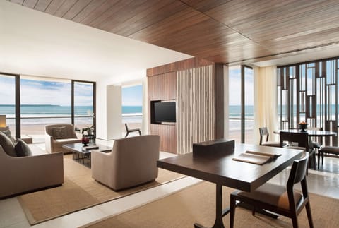 Suite (Beach) | Premium bedding, minibar, in-room safe, blackout drapes