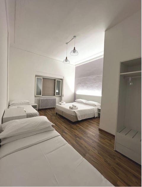 Standard Triple Room | Tempur-Pedic beds, desk, bed sheets