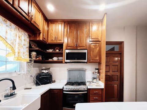 Kitchen (2)