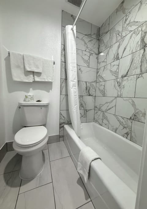 Standard Room, 2 Queen Beds | Bathroom | Free toiletries, towels, toilet paper