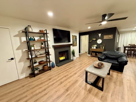 Living room with smart tv. Cable, HBO max, Netflix, Hulu, espn, etc.