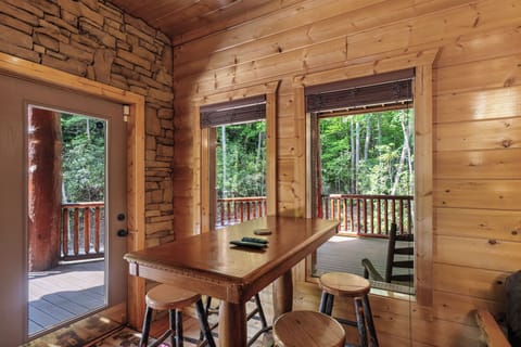 Additional breakfast nook