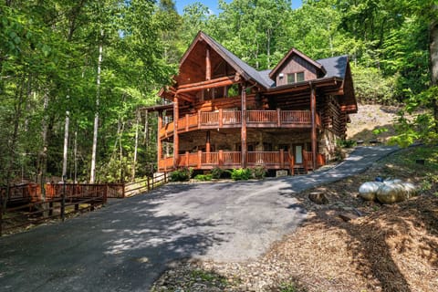 Welcome to Laurel Creek Hideaway, offered by Bear Tracts!