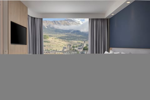 Premium bedding, pillowtop beds, in-room safe, individually decorated