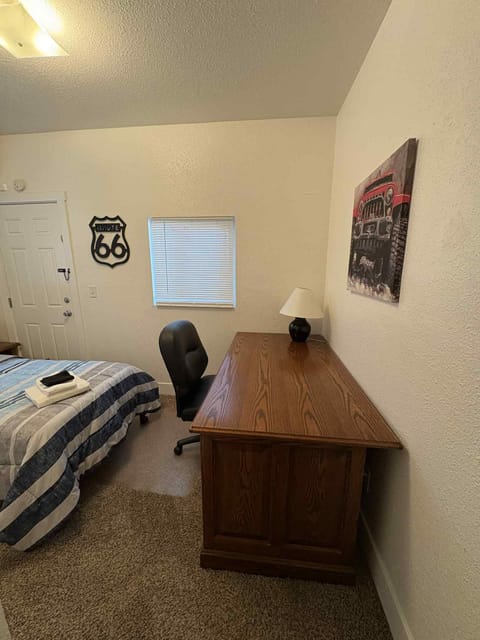 Small Bedroom/Office with Twin Bed