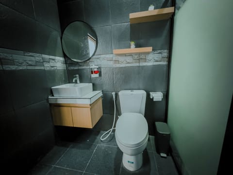 Deluxe Double Room, Balcony | Bathroom