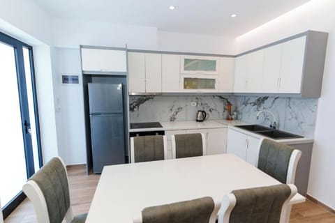 Luxury Quadruple Room | Private kitchen