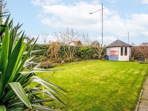 Shrub, Garden, Lawn, Groundcover, Landscaping, Yard, Backyard, Cottage, Shade, Estate