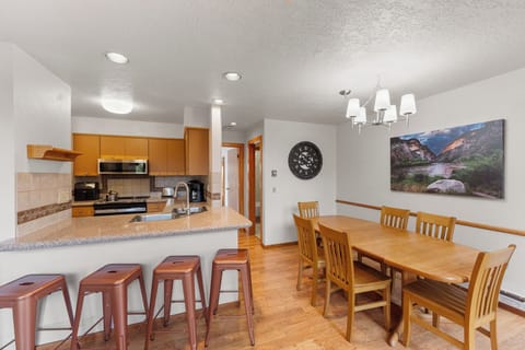 Kitchen and dining area.