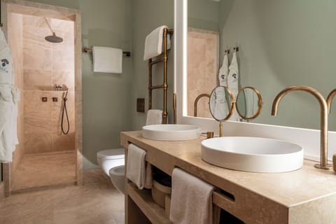 Premium Suite, Manor House Terrace | Bathroom | Free toiletries, hair dryer, bathrobes, slippers