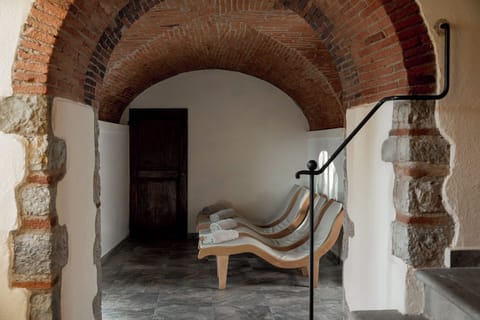 Sauna, hot tub, steam room, Turkish bath, body treatments, aromatherapy