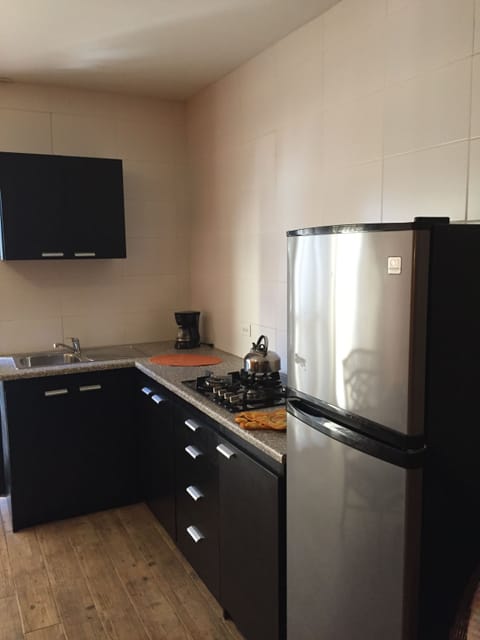 Deluxe Studio, 1 King Bed, Kitchen, Garden View | Private kitchen | Fridge, microwave, stovetop, coffee/tea maker