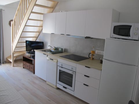 Family apartment with patio, 2 bedrooms, 4 people | Private kitchen