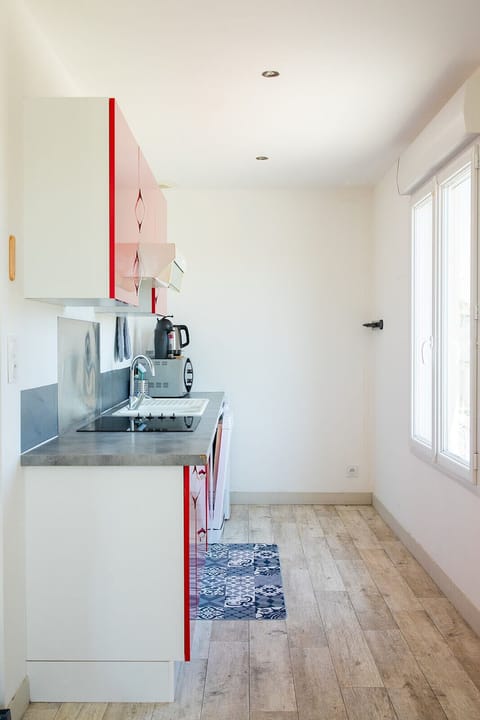 Classic Apartment, Patio | Private kitchenette