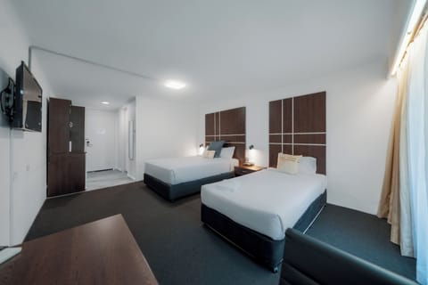 Deluxe Twin Room | Premium bedding, pillowtop beds, desk, laptop workspace