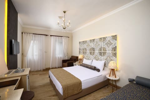 Standard Double or Twin Room | Minibar, in-room safe, free WiFi, bed sheets