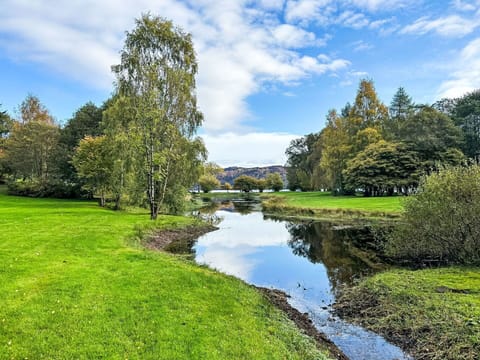 House, Home, Cottage, Estate, Driveway, Balcony, Siding, Villa