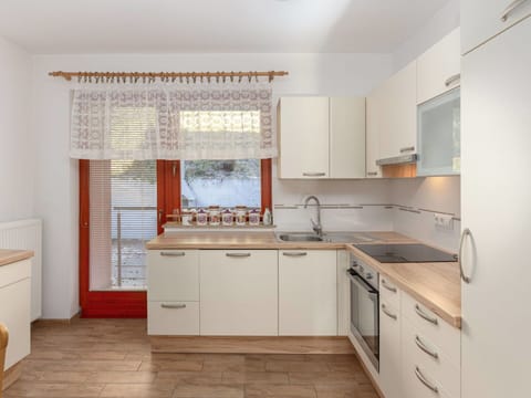 House, Home, Cottage, Estate, Driveway, Balcony, Siding, Villa