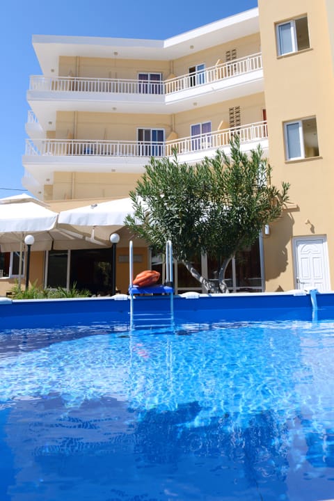 Seasonal outdoor pool, pool umbrellas, sun loungers