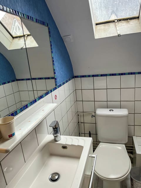 Classic Double Room | Bathroom | Hair dryer, towels, soap, toilet paper