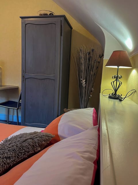 Classic Double Room | Iron/ironing board, free WiFi