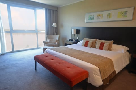 Suite | In-room safe, soundproofing, free WiFi, bed sheets