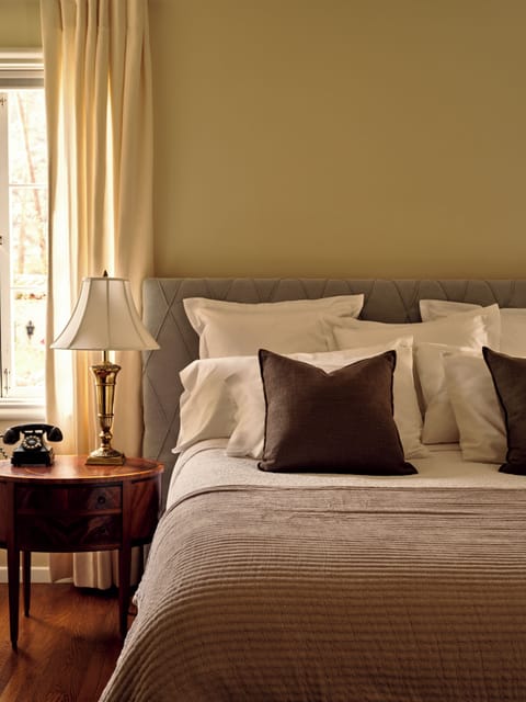 Fountain Room | Premium bedding, down comforters, iron/ironing board, free WiFi