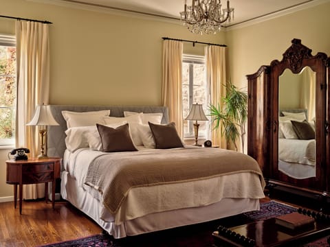 Fountain Room | Premium bedding, down comforters, iron/ironing board, free WiFi