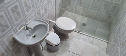 Basic Apartment | Bathroom | Separate tub and shower, towels, soap, shampoo