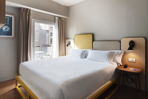 Executive Room, Balcony, Tower | Premium bedding, down comforters, minibar, in-room safe
