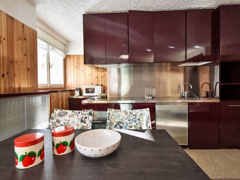 Kitchen, Countertop, Kitchen Appliance, Major Appliance, Interior Design, Wood, Cabinetry, Flooring, Ceiling, Furniture