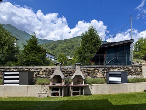 Shade, Slope, Mountain Range, Garden, Landscaping, Design, Yard, Backyard, Flagstone