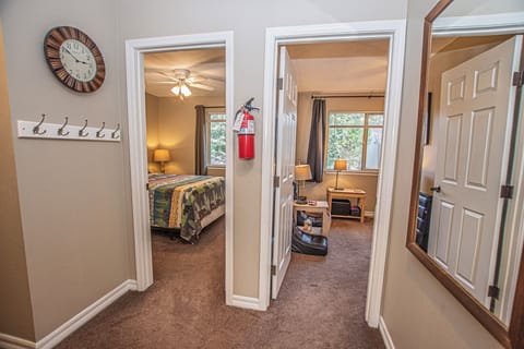 Lake Forest 117 - Bedrooms Hallway