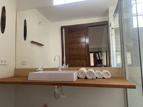Room, Multiple Beds, Ground Floor | Bathroom | Shower, hair dryer, towels