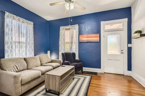 Living Room W/ 50" Roku TV