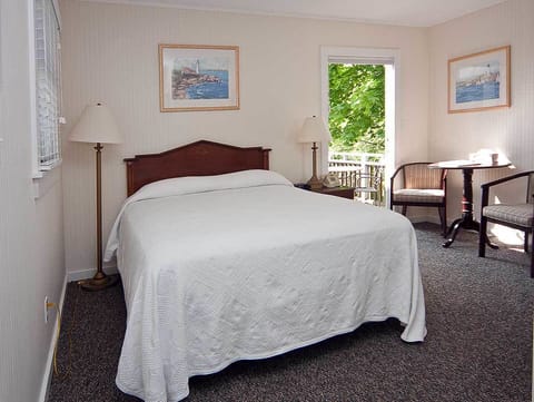 Standard Room, 1 Queen Bed | Desk, iron/ironing board, rollaway beds, free WiFi