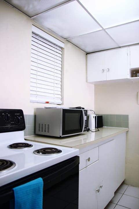 Apartment, 1 Bedroom | Private kitchen | Full-size fridge, microwave, stovetop, cookware/dishes/utensils